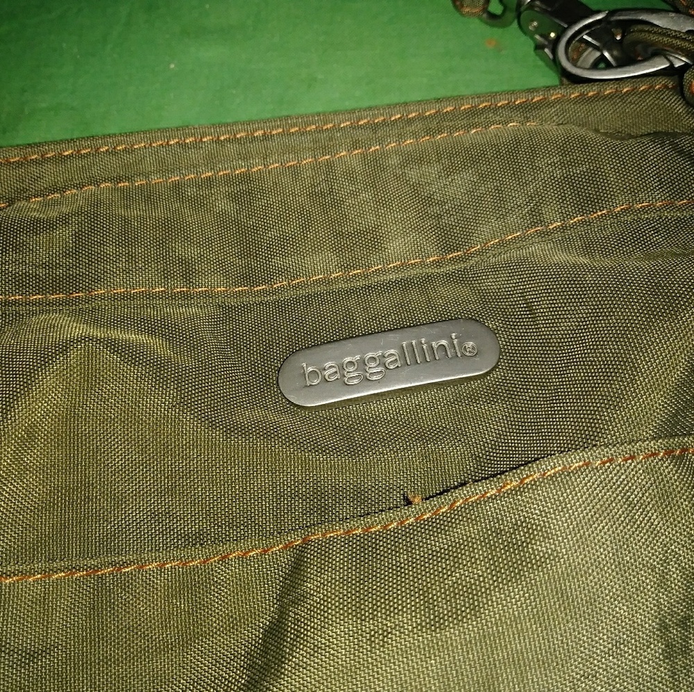 Baggallini Olive -Green Purse